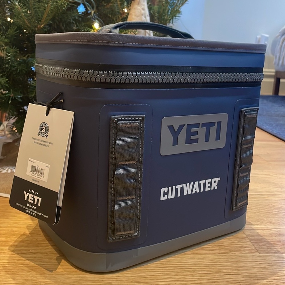 NWT Yeti Hopper Flip 8 Portable Insulated Cooler - Navy